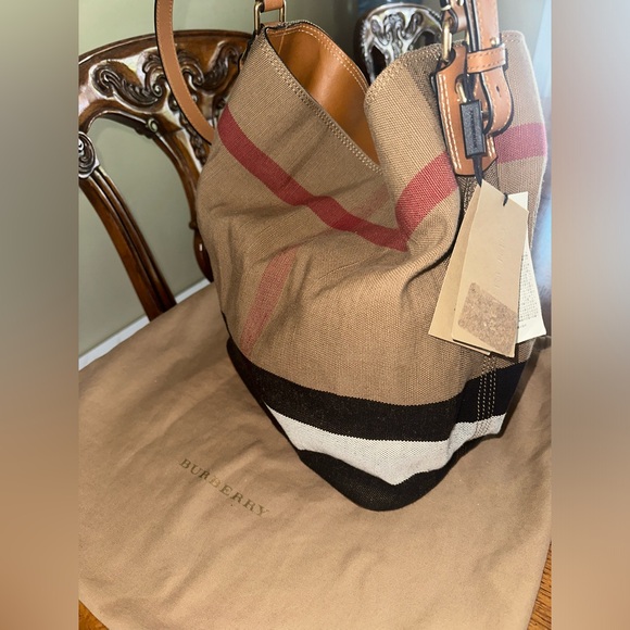 Burberry handbag brand new - Picture 4 of 8